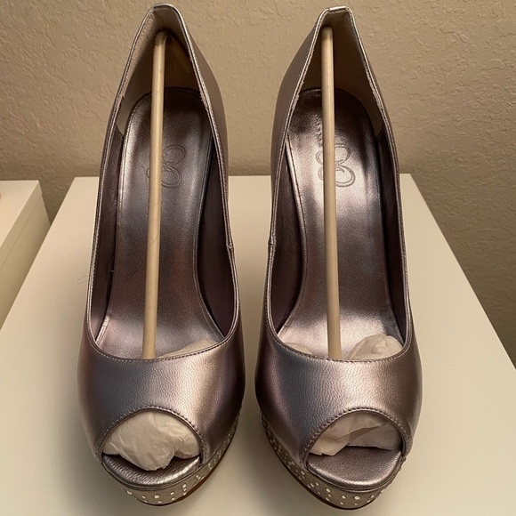 Mariah Carey Pewter Leather Rhinestone Heels Wide Width. New In Box - Picture 4 of 10